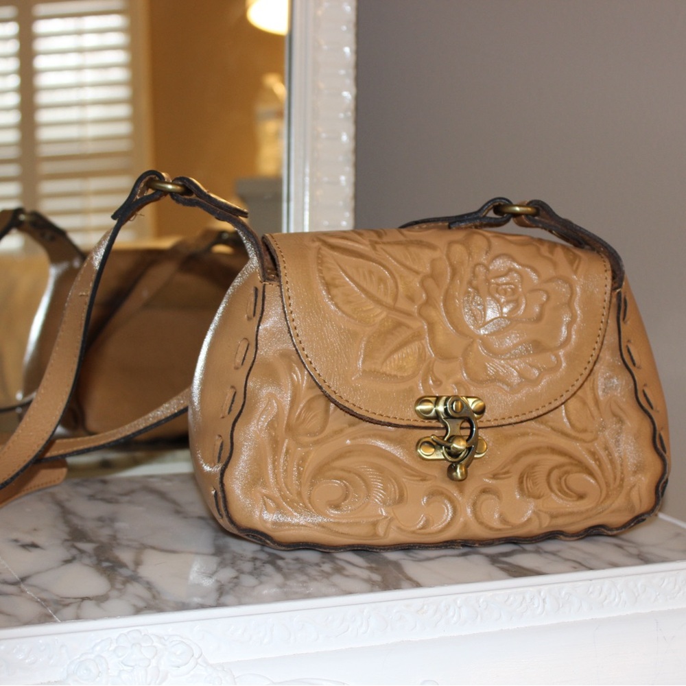Gorgeous Patricia Nash Shoulder Bag